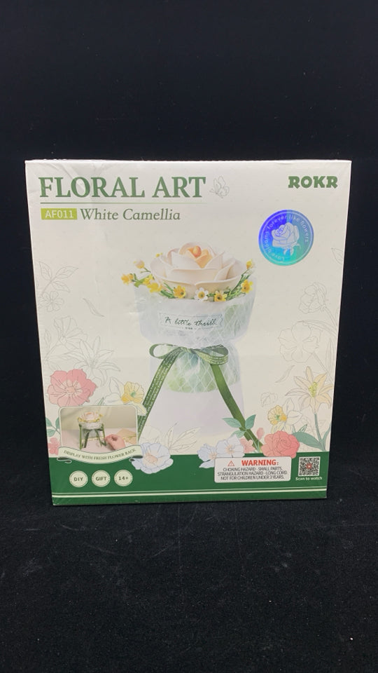 NIB WHITE CAMELIA FLORAL ART.