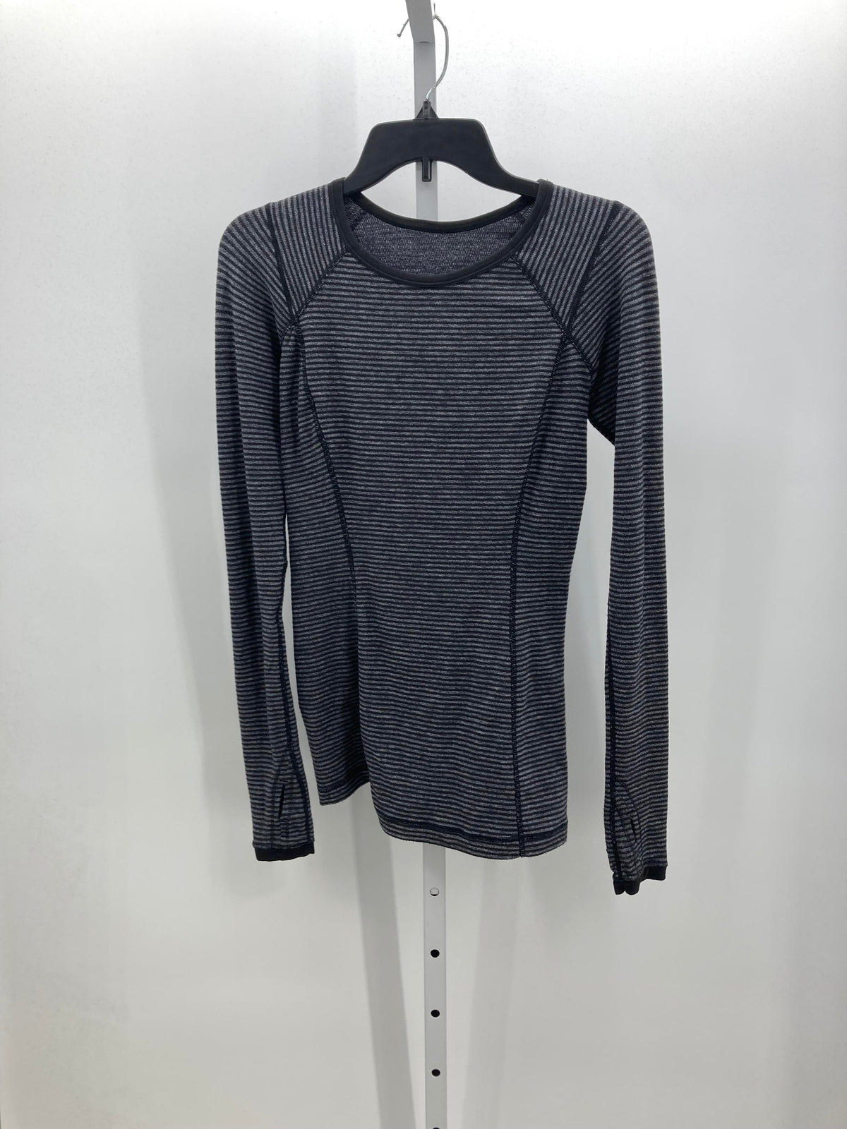 Lululemon Size 4 Misses Long Sleeve Shirt