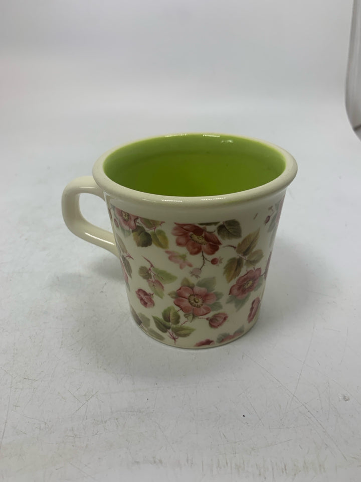 VTG FLORAL SHORT MUG W/ GREEN INSIDE.