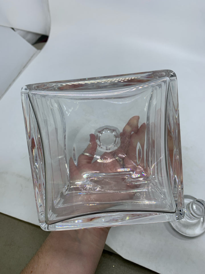 SQUARE CRYSTAL DECANTER W/ LINES FLAT TOP STOPPER.