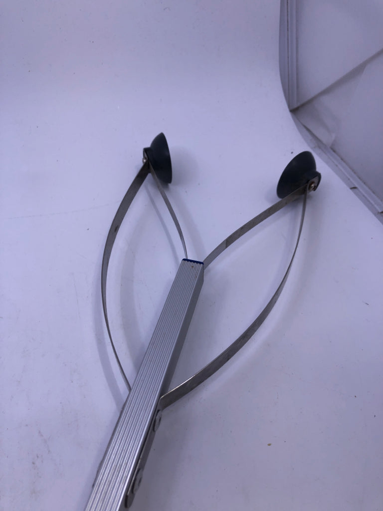 BLUE AND METAL GRABBER.
