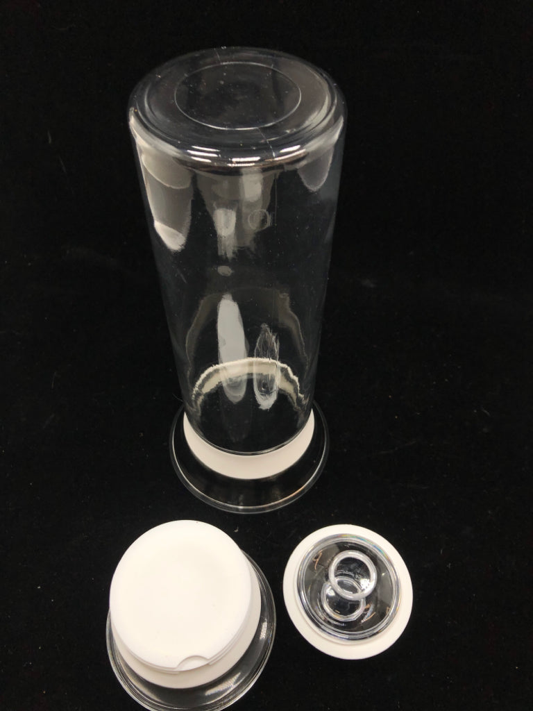GLASS WINE SAVING CARAFE W/FLOATING AIR LOCK.