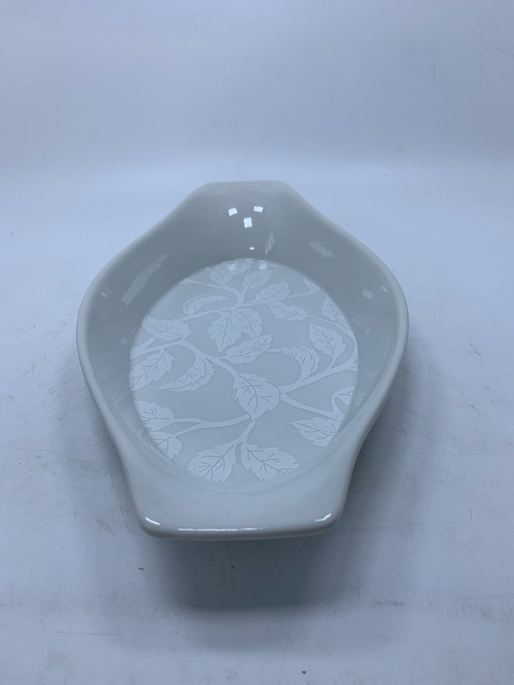 OVAL BAKER W/ HANDLES LEAF ON BOTTOM.