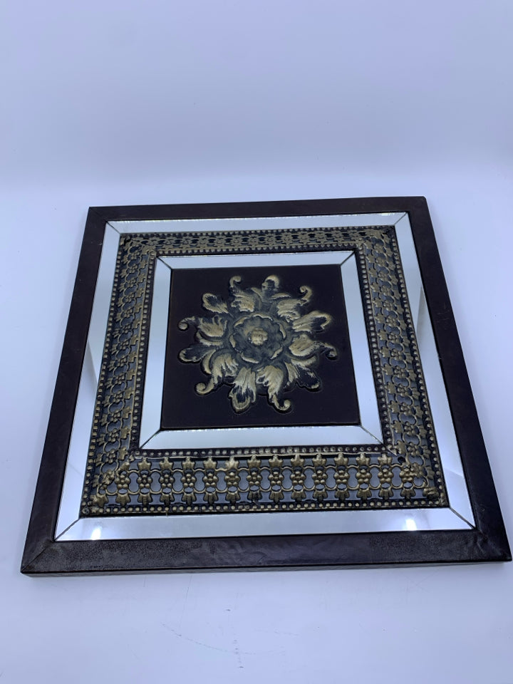 DARK SCROLL MEDALLION MIRRORED WALL ART.