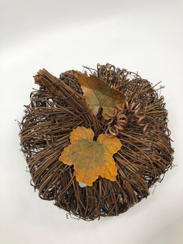 TWIG PUMPKIN W/METAL LEAVES.