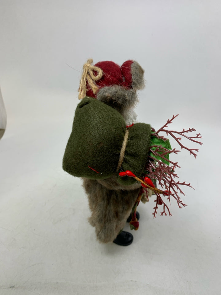 STANDING SANTA W/ FUR COAT.