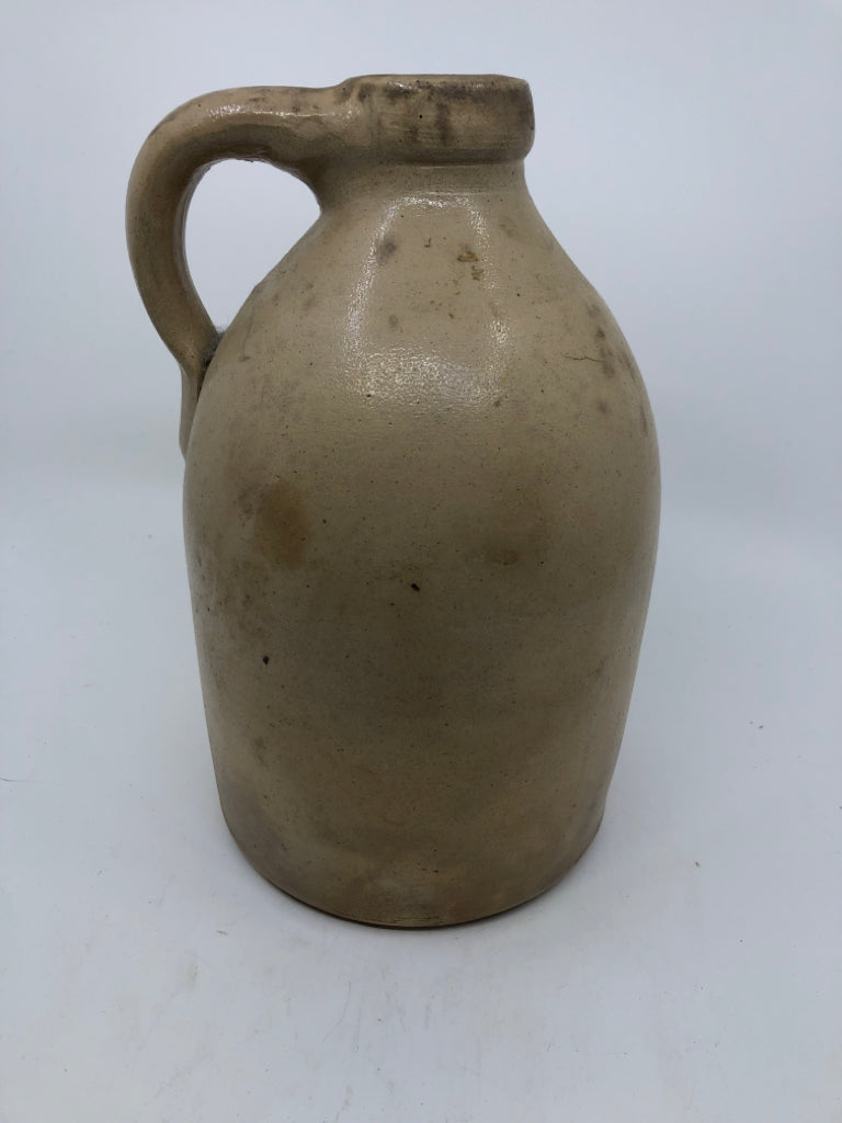 VTG DISTRESSED POTTERY JUG.