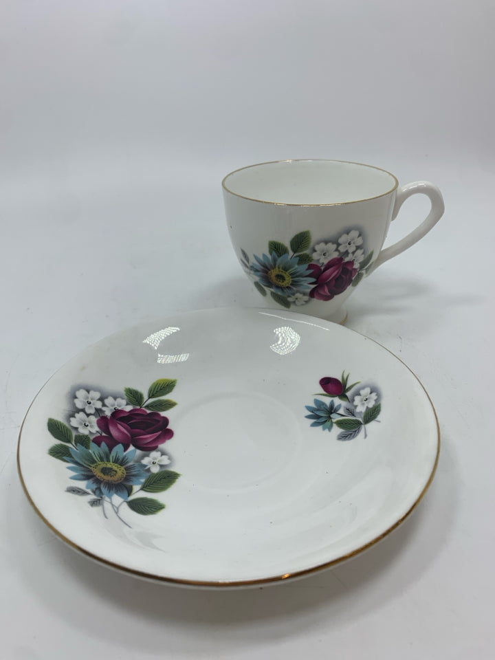 VTG BURGUNDY ROSES/BLUE DAISIES CUP/SAUCER.