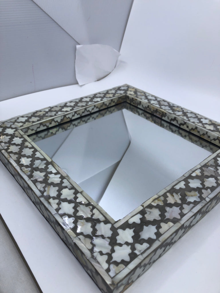 SQUARE MIRROR W TILE FRAME.