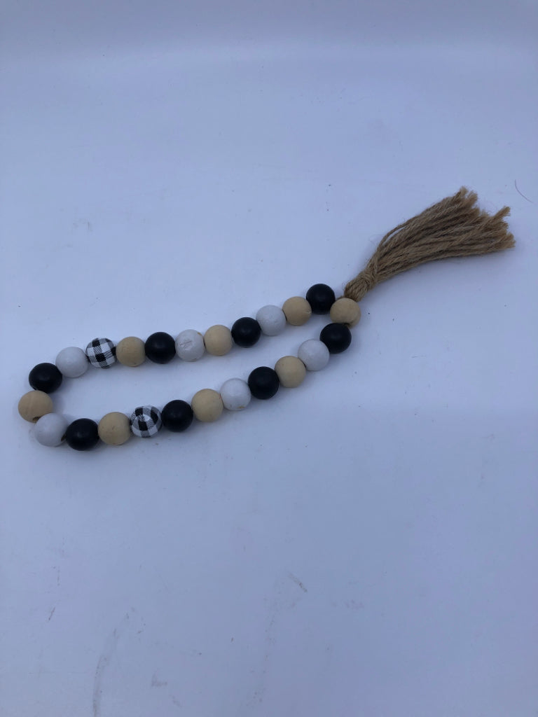 BLACK AND WHITE BEADED GARLAND.