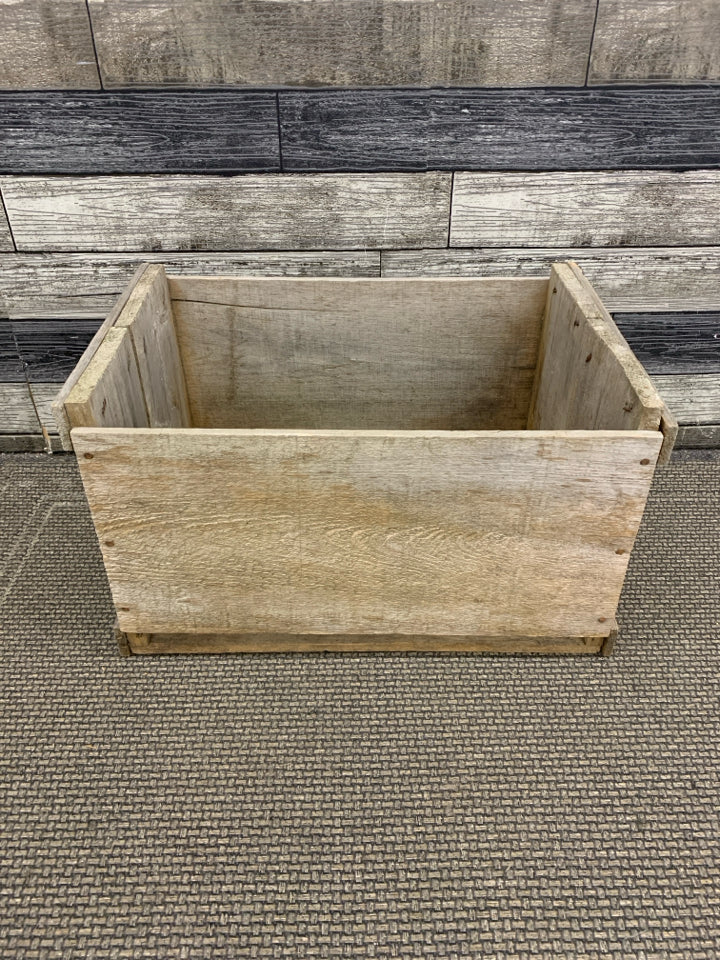 RUSTIC WOOD CRATE.