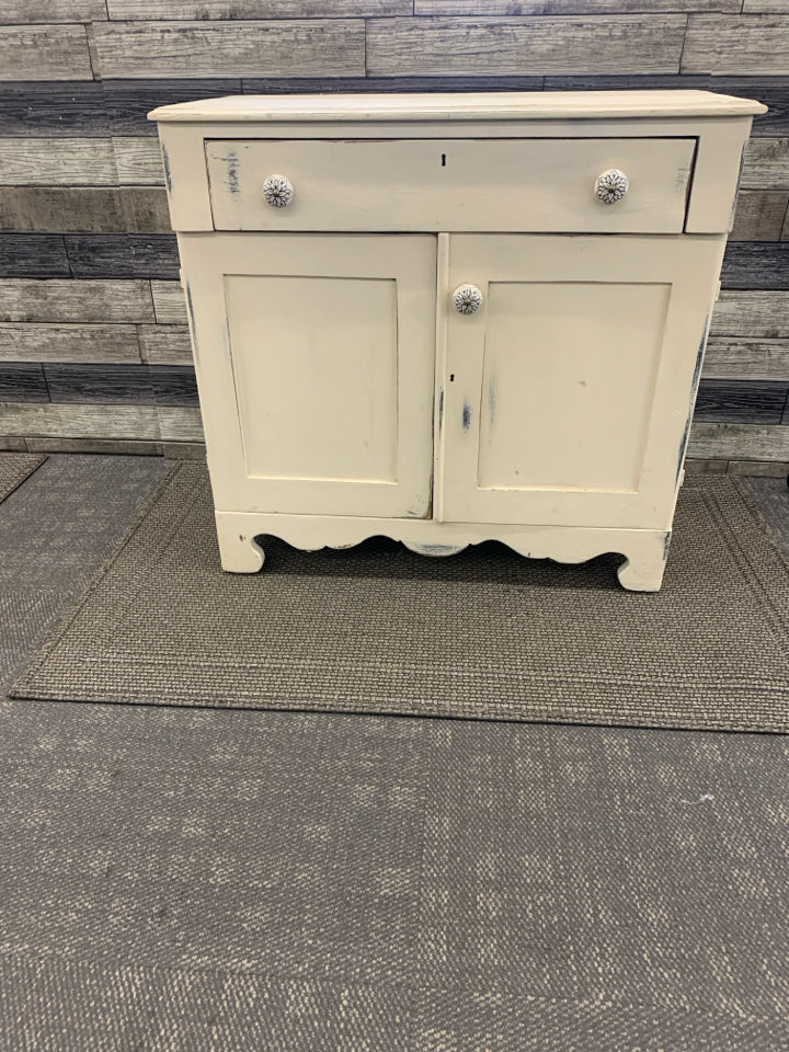 CREAM DISTRESSED SMALL CABINET W DRAWER.