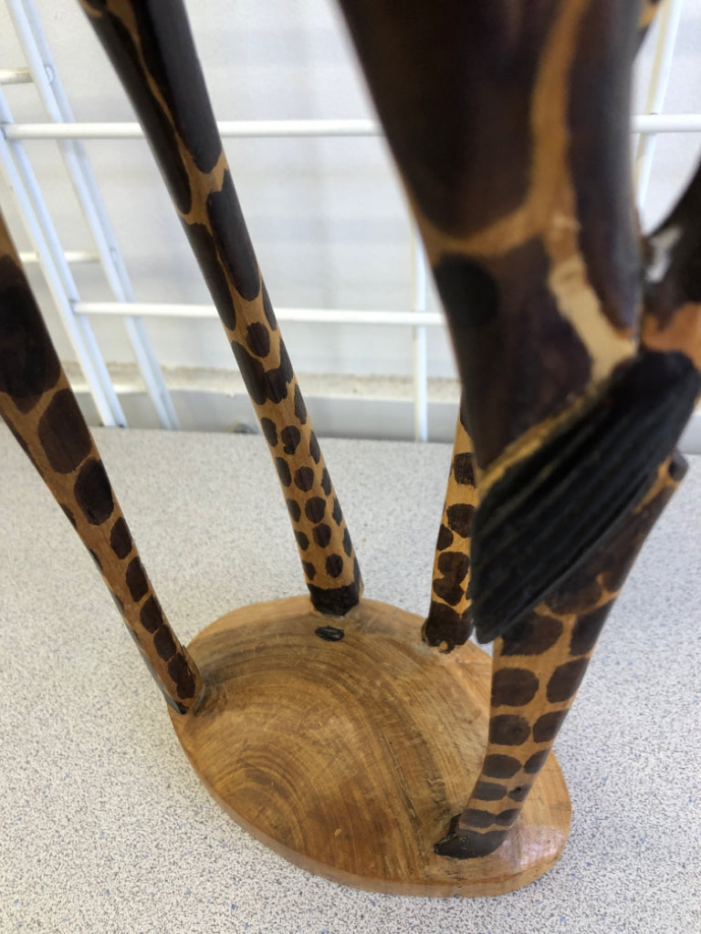 WOOD CARVED GIRAFFE FIGURE ON CIRCLE BLOCK.