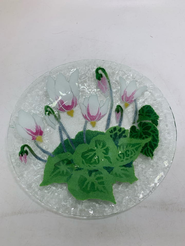 FUSED GLASS PLATE W/ WHITE/PINK FLOWERS.