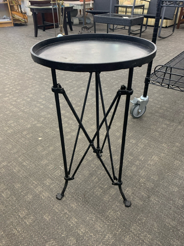 ROUND HEAVY BLACK METAL PLANT STAND.