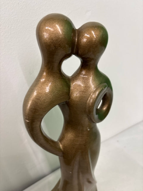 CERAMIC COUPLE FIGURINE.