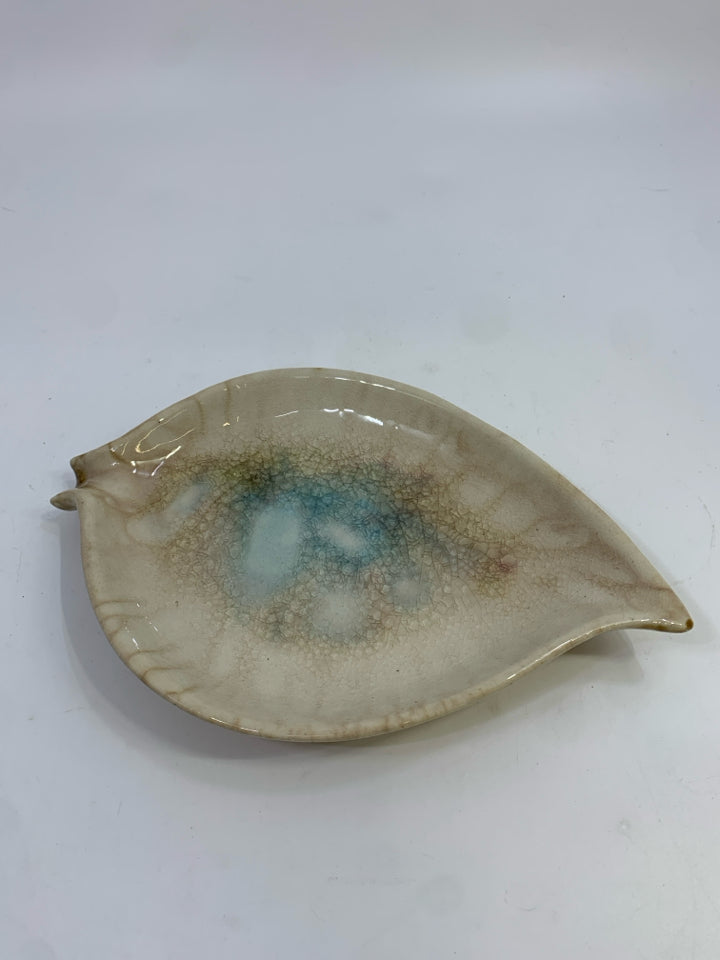BEIGE LEAF CERAMIC CATCH-ALL DISH W/BLUE.