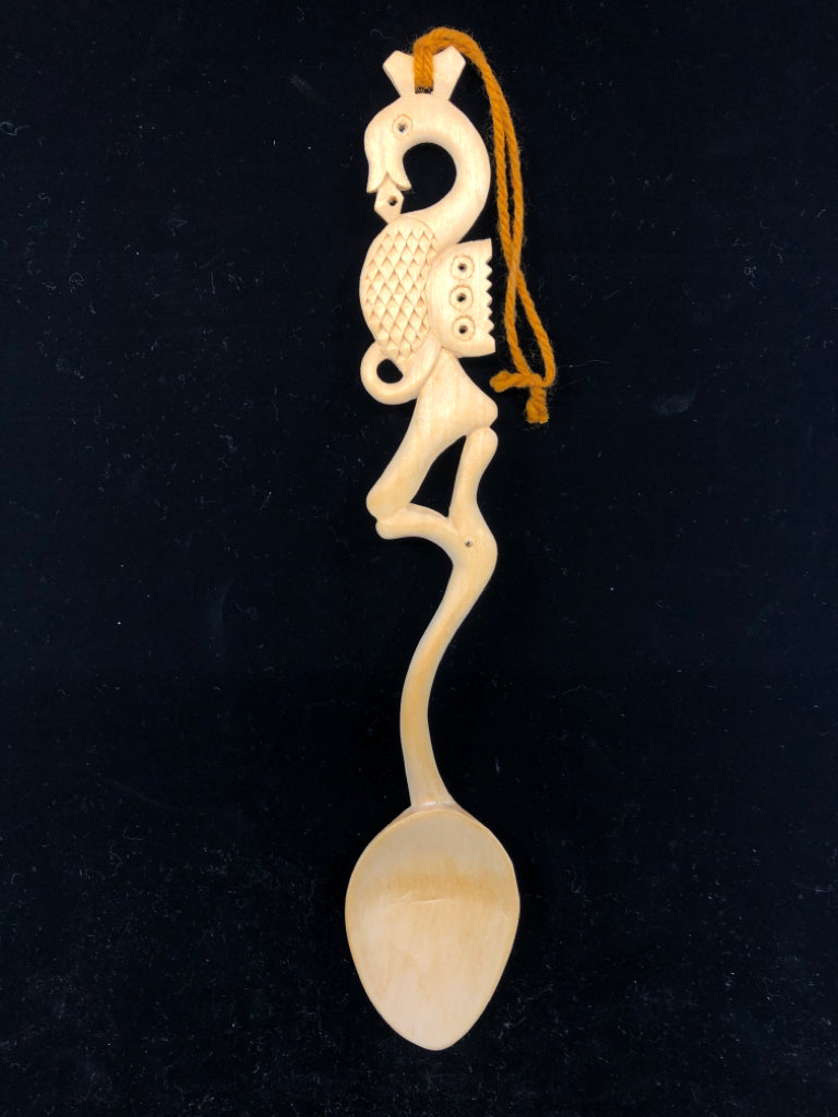 LIGHT WOOD CARVED SPOON W/ BIRD DESIGN HANDLE.