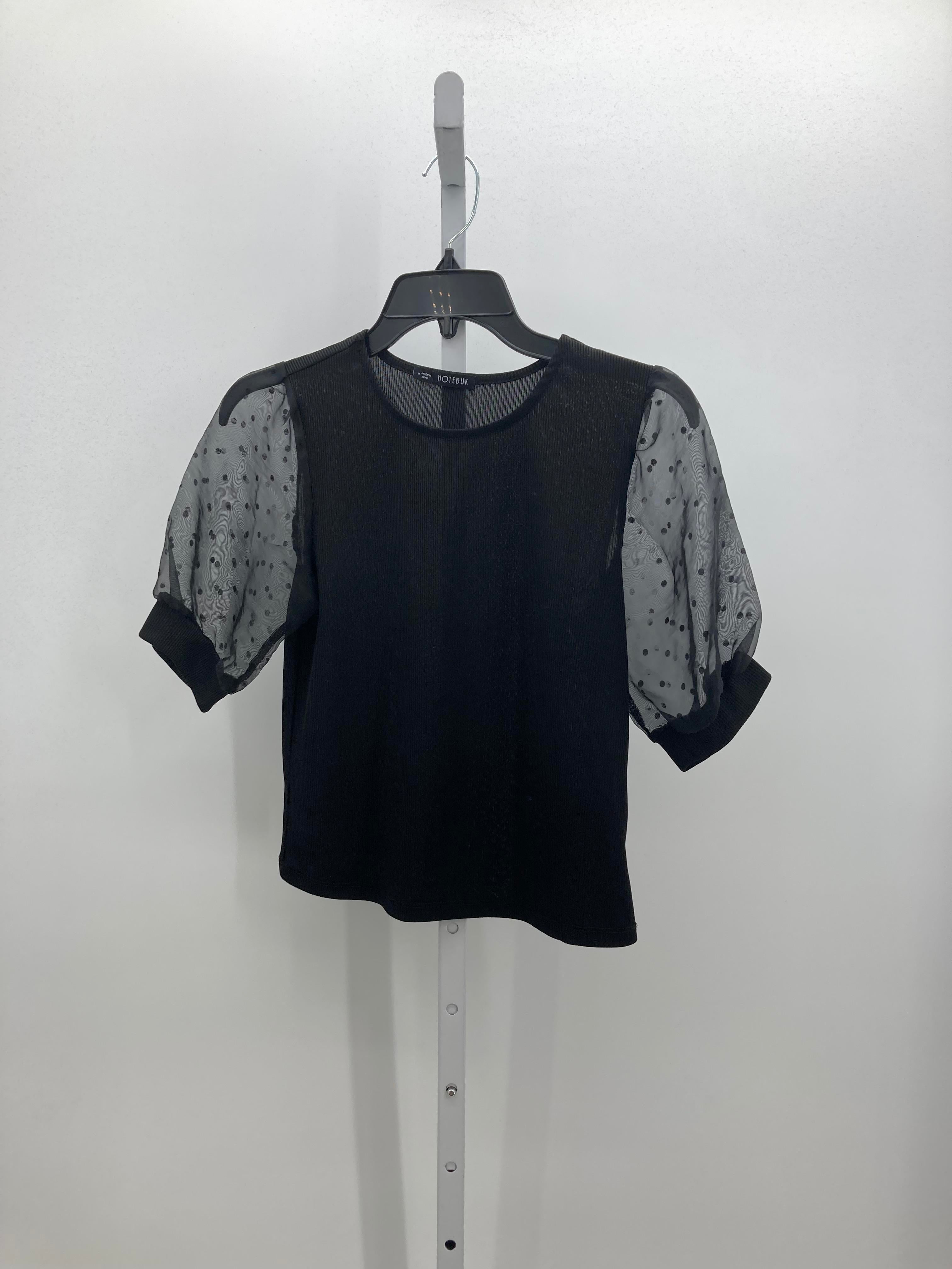 Size Medium Juniors Short Sleeve Shirt