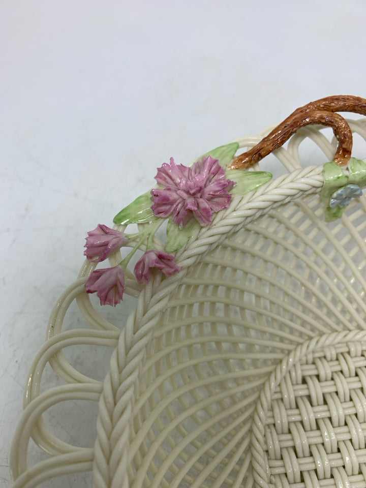 VTG WOVEN CIRCLE BASKET W/ 3D PINK FLOWERS/BRANCHES DELICATE BOWL.