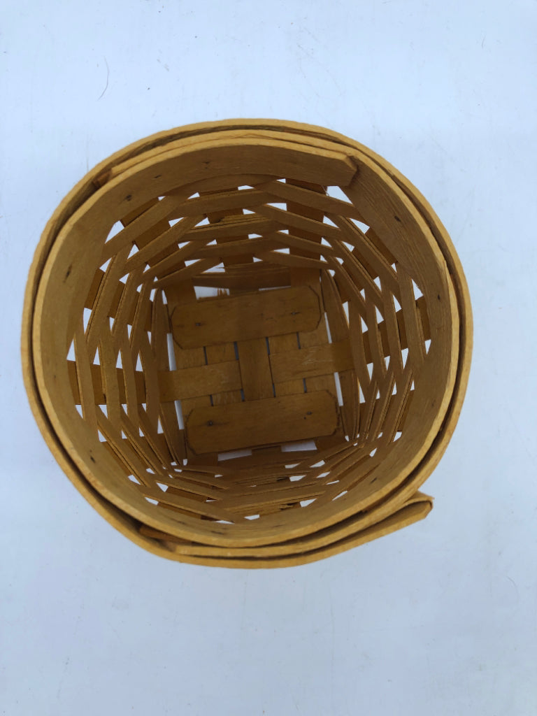 2000 SMALL BLONDE ROUND BASKET.