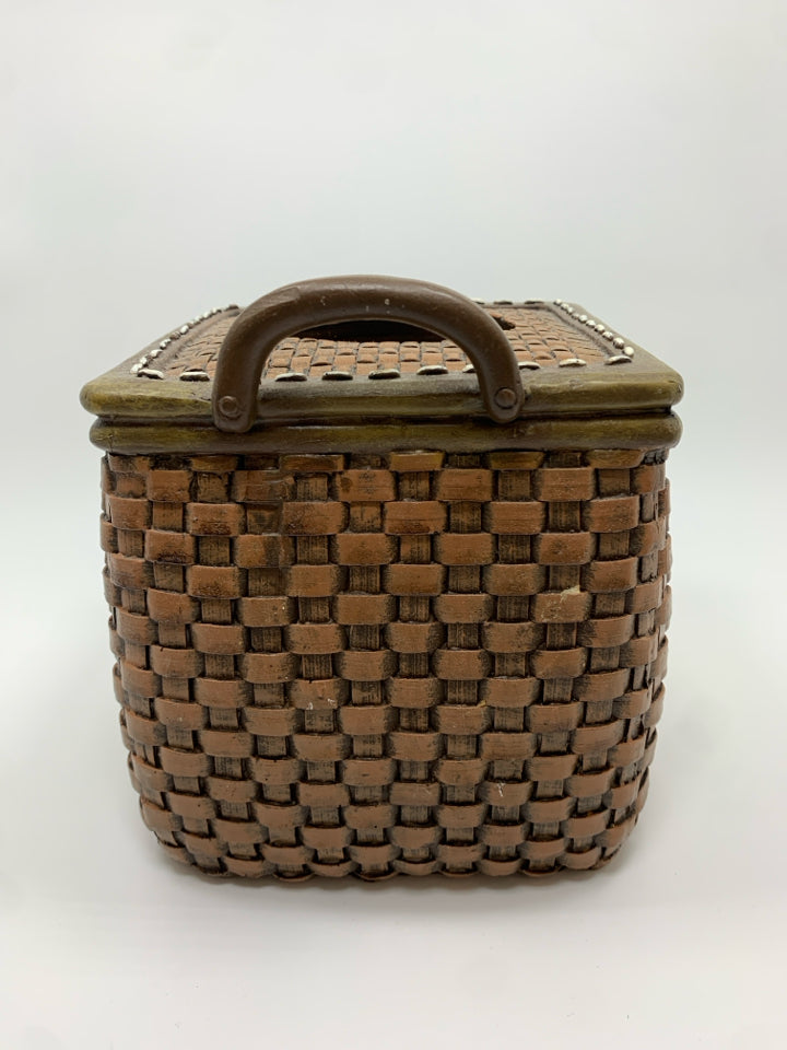 RESIN FISHING BASKET TISSUE BOX COVER.