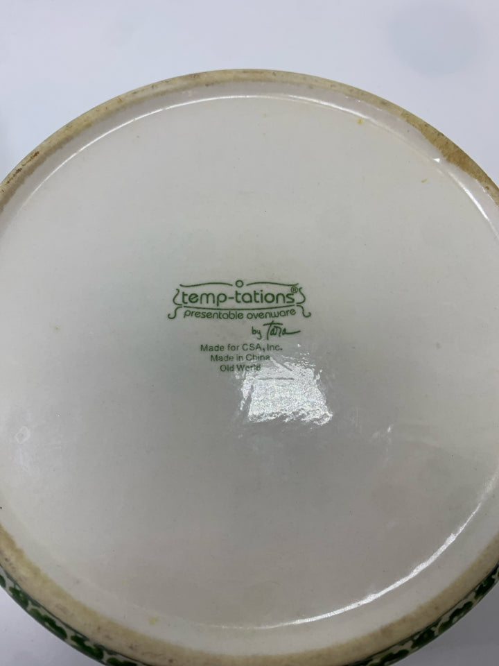 3PC CASSEROLE DISH W/METAL WIRE RACK AND TRIVET.