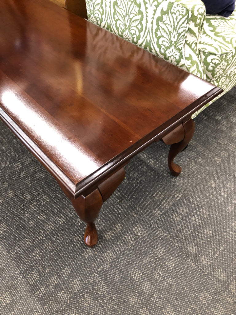 DARK WOOD COFFEE TABLE.