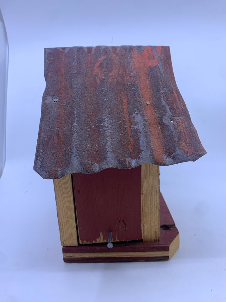 RED DISTRESSED BIRD HOUSE.