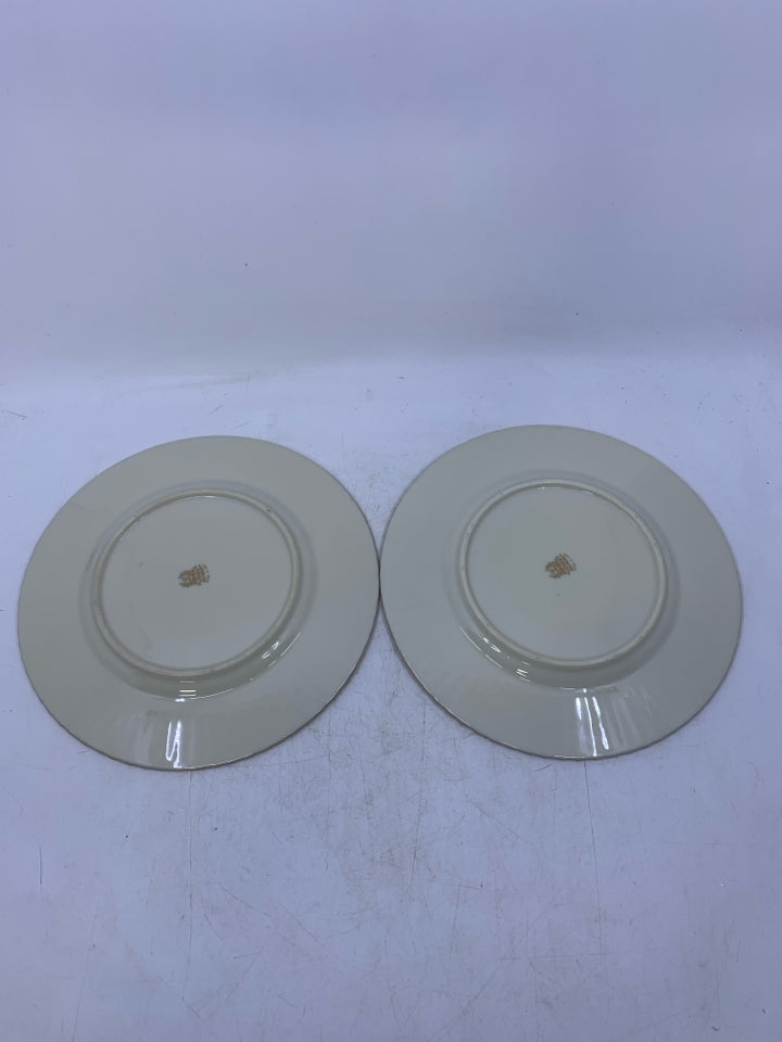 2 LENOX HOLLYBERRY LUNCH PLATES.