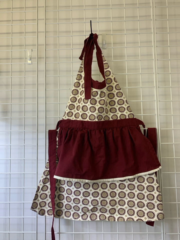 WHITE/TAN/MAROON CIRCLE & DIAMOND DESIGN APRON