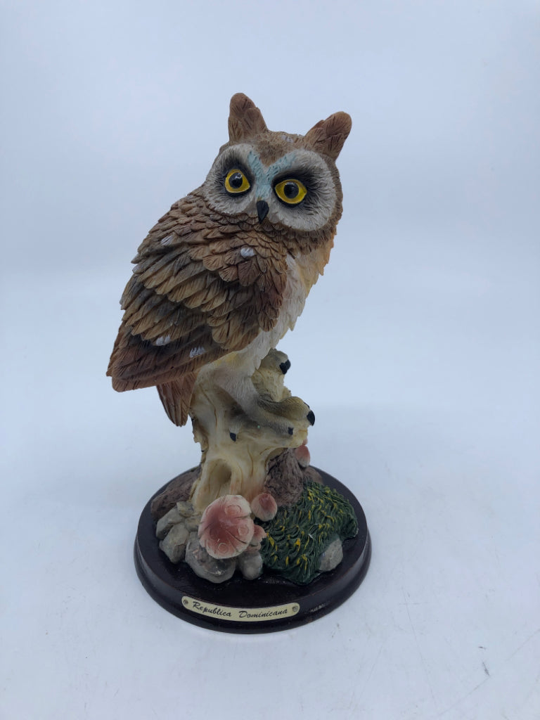 OWL ON TREE STUMP ON WOODEN BASE.