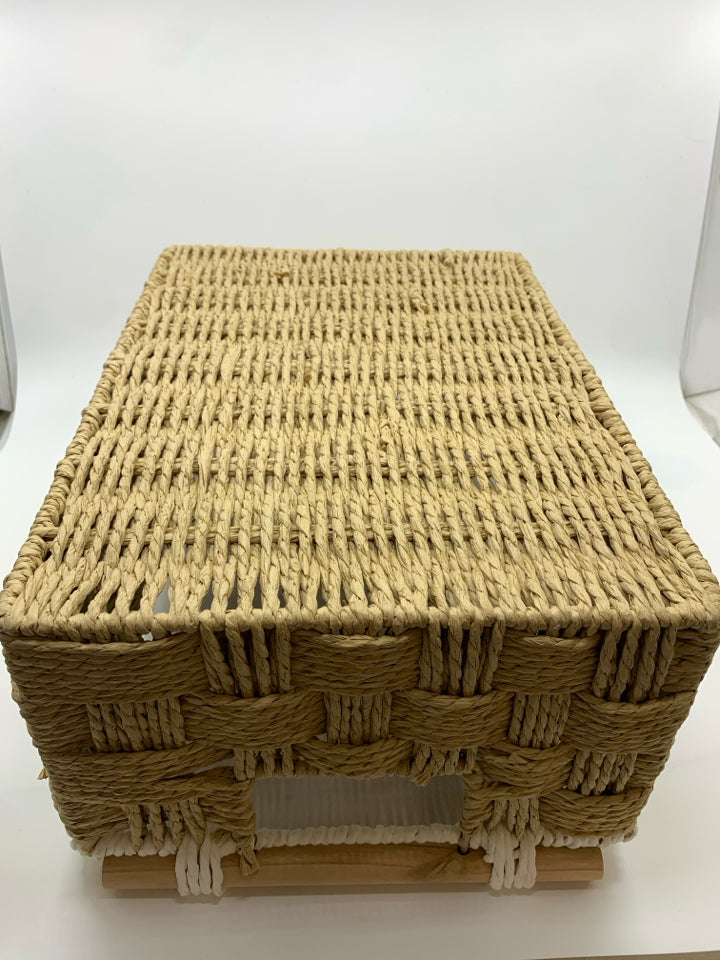 WOVEN BASKET W/DOWEL HANDLES AND WHITE EDGE.
