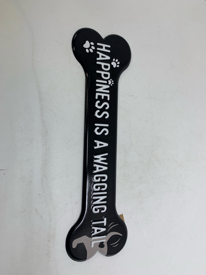 METAL DOG BONE SHAPED HAPPINESS SIGN.