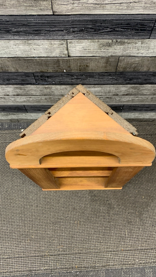 2PC VTG WOOD CORNER SHELF W/ 4 SHELVES, CABINET.
