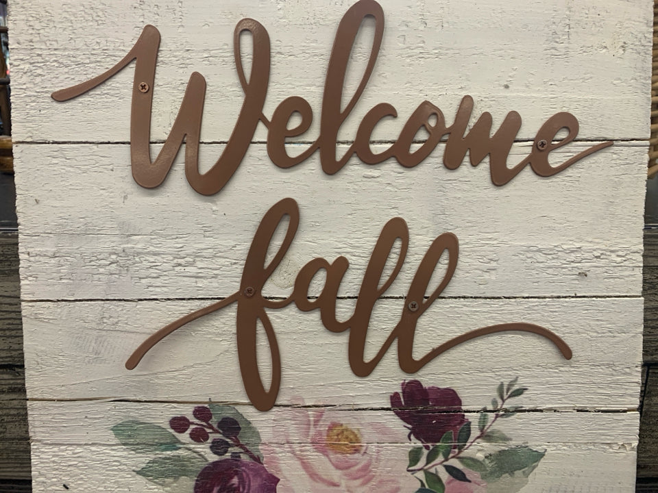 WELCOME FALL WALL DECOR.