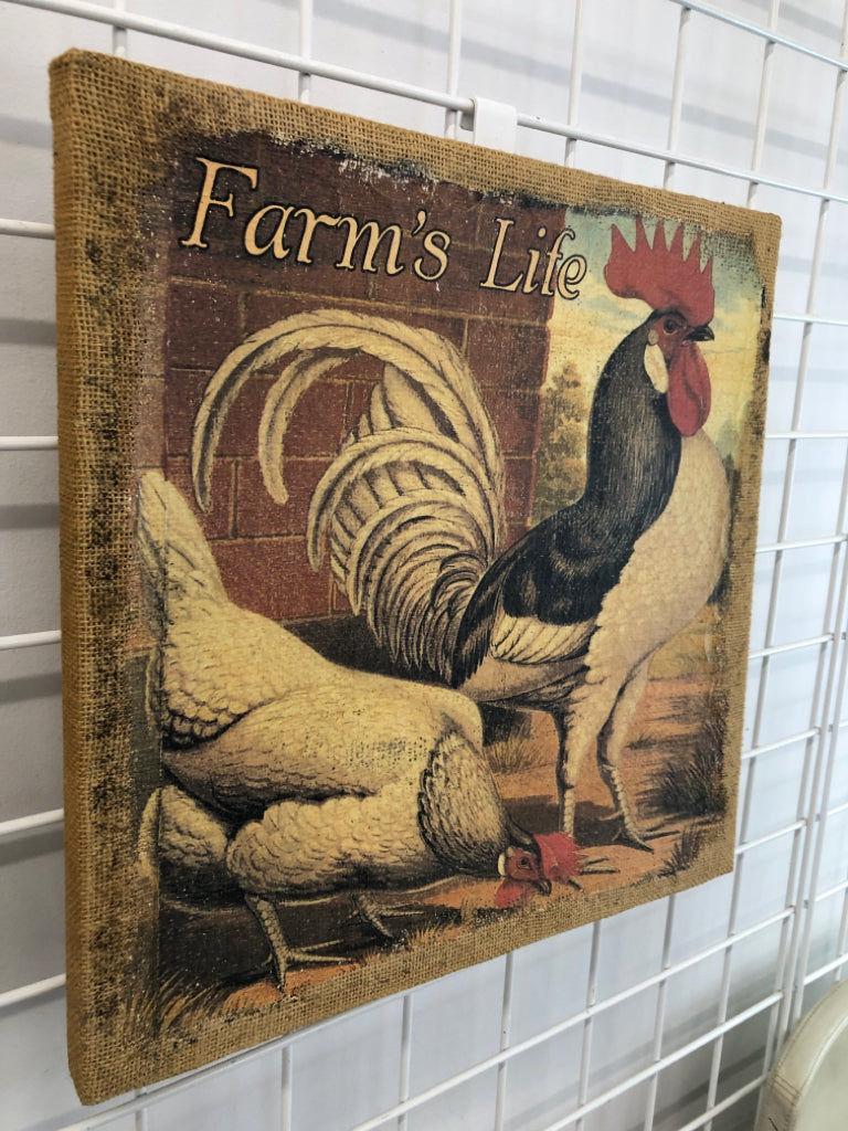 FARM'S LIFE BURLAP ROOSTER WALL HANGING.