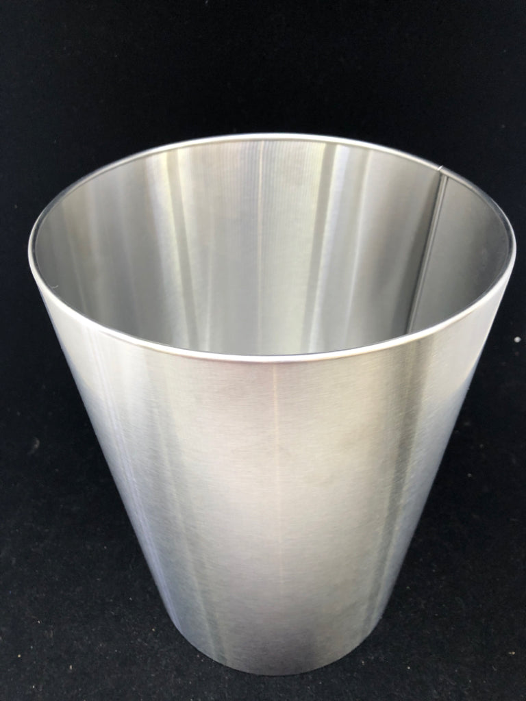 STAINLESS STEEL TRASH BIN.