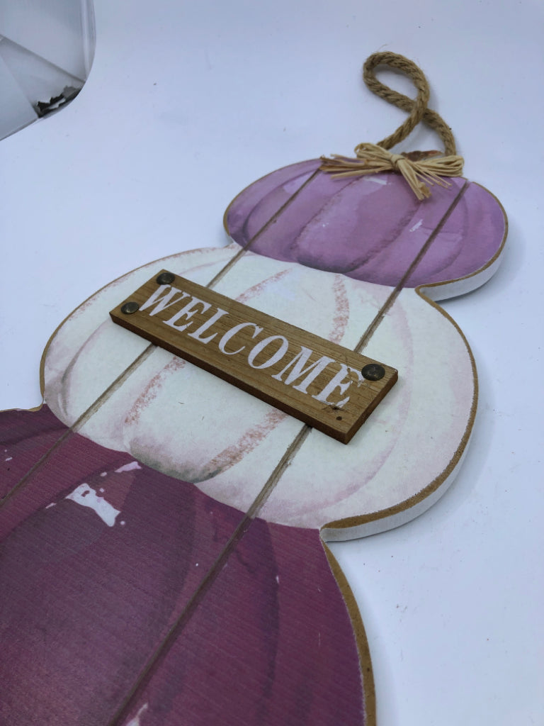 PINK PUMPKINS WELCOME DOOR HANGING.