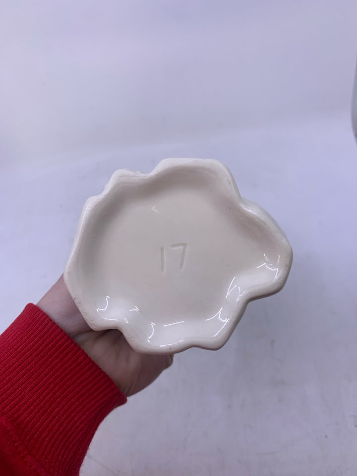 VTG CORNUCOPIA SHAPED VASE W/ RED BERRIES.