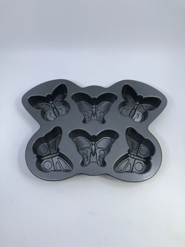 DARK GREY BUTTERFLY CUPCAKE PAN.