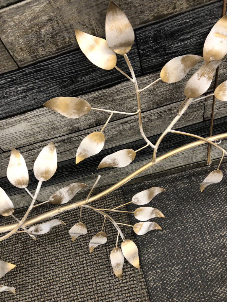 GOLD TONE METAL WALL ART W LEAVES.