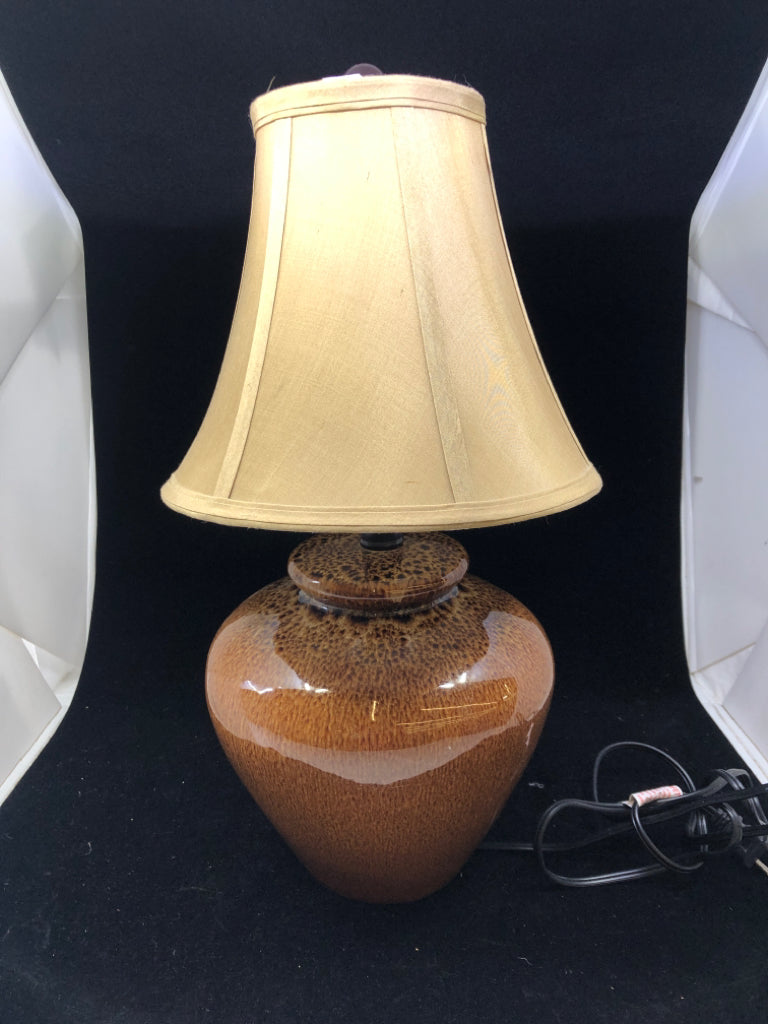BROWN POTTERY BASE LAMP W TAN SHADE.