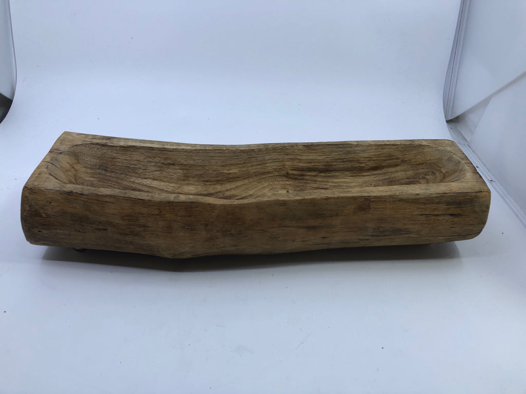 WOOD CENTERPIECE.