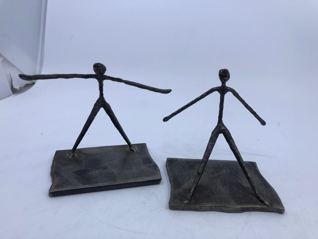 2PC METAL ABSTRACT PEOPLE.