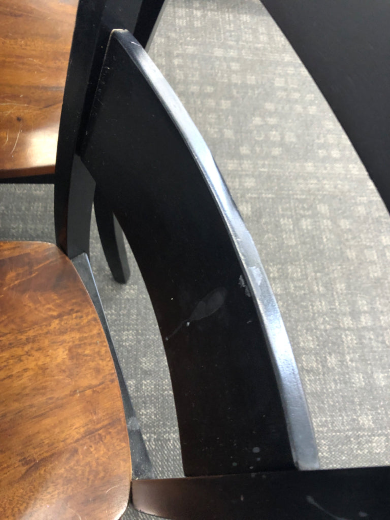 2-TONED WOOD & BLACK DINING ROOM TABLE W/6 CHAIRS.