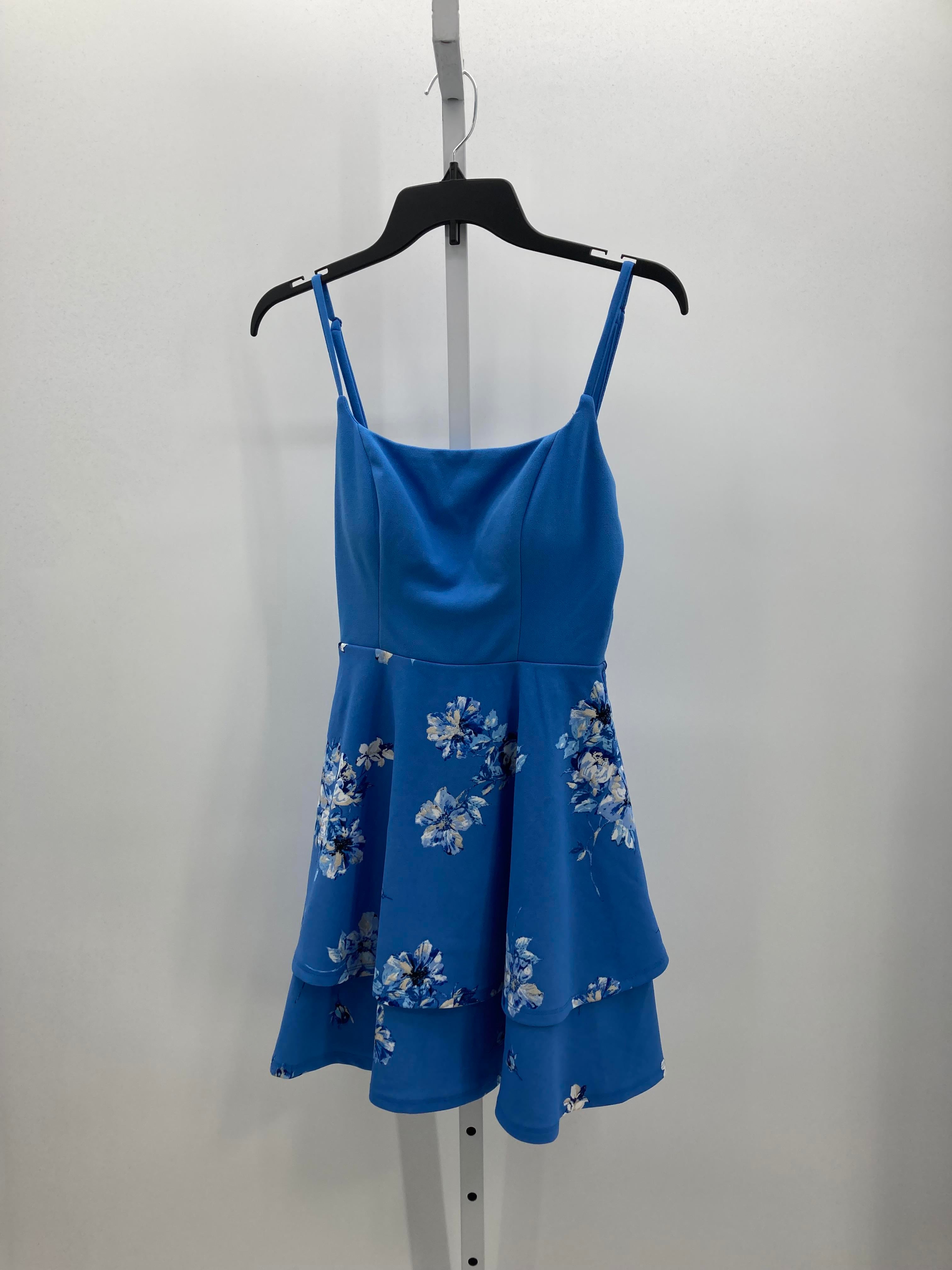 Size Small Juniors Sleeveless Dress