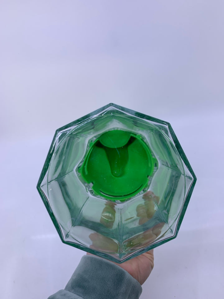 CLEAR GLASS PITCHER W/ GREEN PLASTIC TOP.