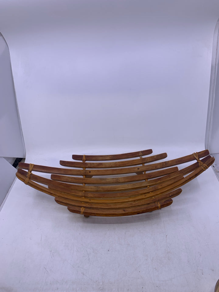 FOOTED SLOTTED BAMBOO FRUIT BASKET.