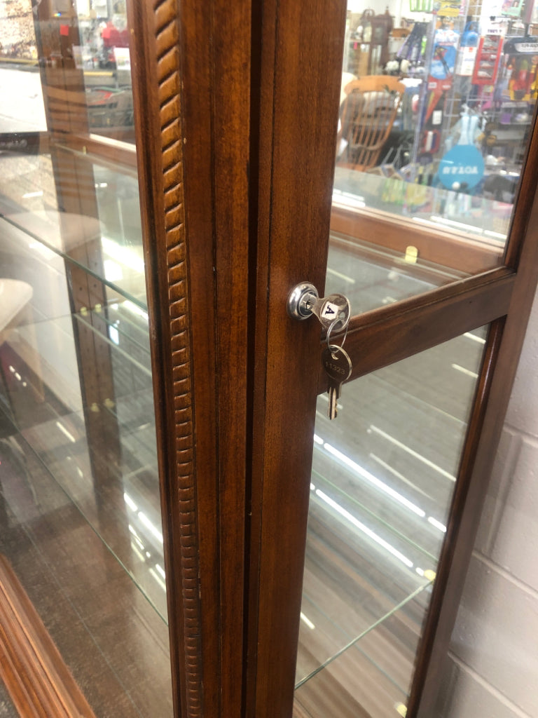 DK WOOD SLIDING DOOR CURIO CABINET W/LIGHT 4 SHELVES AND KEY LOCK *MINOR WEAR.
